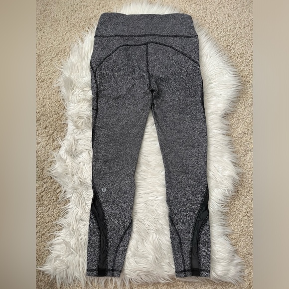 {Lululemon} Invigorate 7/8 Tight Legging in Chakra Print Alpine White Black - Picture 4 of 10